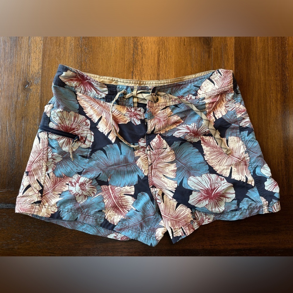Patagonia Men’s Floral Board Shorts - size 30